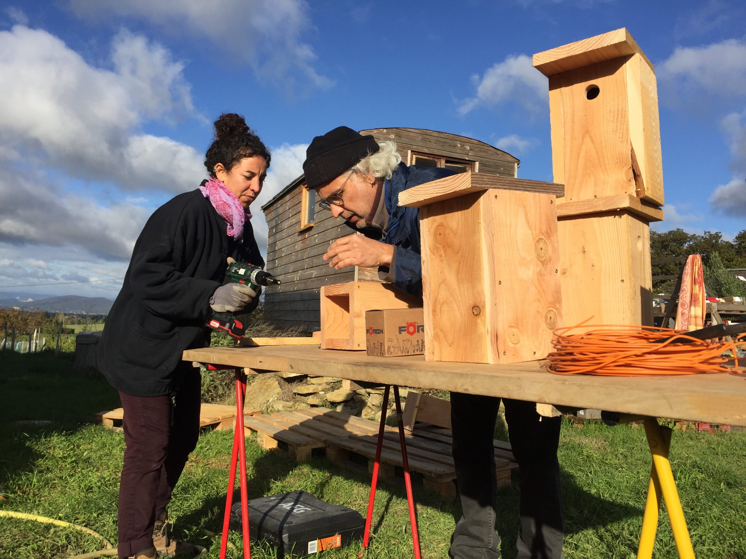 Chantier de fabrication de nichoirs avec l’association « l’hirondelle aux champs »